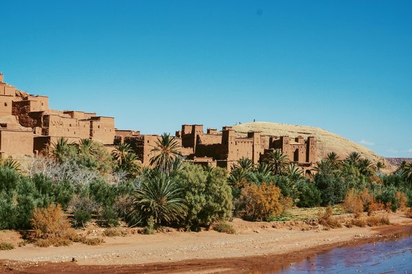 Quels sont les meilleurs sentiers de trek pour découvrir les montagnes de l'Atlas, Maroc ?